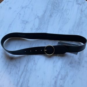 Levi’s black leather belt with gold brass ring size small